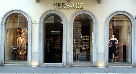 quotazione borsa versace|Capri Holdings aumenta guidance. Per Versace ricavi oltre 1 .